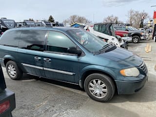 2005 Chrysler Town and Country 2C4GP54LX5R391201 2005 Chrysler Town and Country