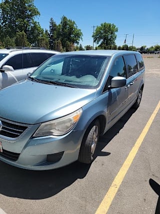2010 Volkswagen Routan SE 2V4RW3D15AR324617 2010 Volkswagen Routan SE