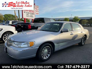 2000 Lincoln Town Car 1LNHM82W2YY847005 2000 Lincoln Town Car