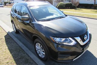 2017 Nissan Rogue KNMAT2MV5HP564307 2017 Nissan Rogue