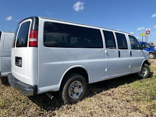 2017 Chevrolet Express Passenger 1GAZGPFG7H1120568 2017 Chevrolet Express Passenger