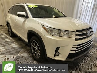 2019 Toyota Highlander XLE 5TDKZRFH7KS302448 2019 Toyota Highlander XLE