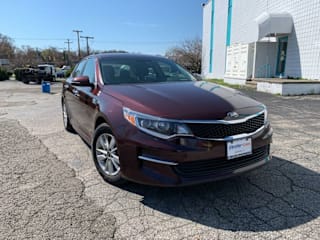 2018 Kia Optima LX 5XXGT4L3XJG195074 2018 Kia Optima LX