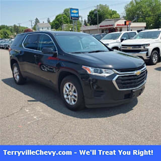 2018 Chevrolet Traverse LS 1GNEVFKW6JJ207040 2018 Chevrolet Traverse LS