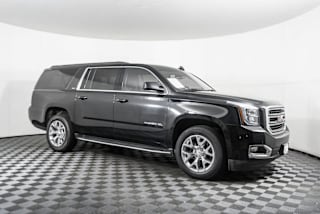 2019 GMC Yukon XL SLT 1500 1GKS2GKC4KR349099 2019 GMC Yukon XL SLT 1500