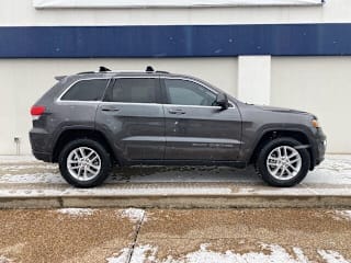 2017 Jeep Grand Cherokee Laredo 1C4RJFAGXHC818011 2017 Jeep Grand Cherokee Laredo