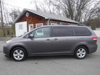 2011 Toyota Sienna LE 8-Passenger 5TDKK3DC0BS022881 2011 Toyota Sienna LE 8-Passenger