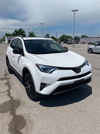 2018 Toyota RAV4 SE JTMNFREV8JD132270 2018 Toyota RAV4 SE