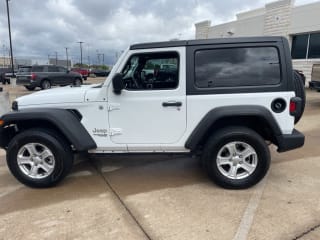 How to remove Jeep Wrangler Soft Top explained by Cedar Rapids Jeep Dealer  