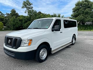 2017 Nissan NV Passenger 3500 HD SV 5BZBF0AA8HN850178 2017 Nissan NV Passenger 3500 HD SV