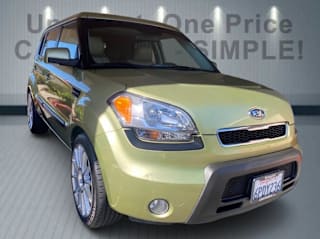 2011 Kia Soul + KNDJT2A24B7210764 2011 Kia Soul +