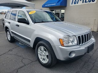 2005 Jeep Grand Cherokee Laredo 1J4GR48K75C701104 2005 Jeep Grand Cherokee Laredo