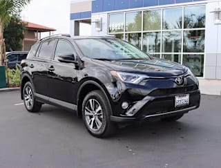 2018 Toyota RAV4 XLE 2T3WFREV9JW453905 2018 Toyota RAV4 XLE