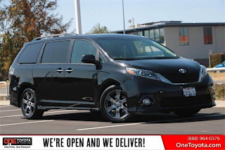 2017 Toyota Sienna SE Premium 8-Passenger 5TDXZ3DC1HS844244 2017 Toyota Sienna SE Premium 8-Passenger