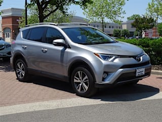 2018 Toyota RAV4 XLE JTMRFREV5JD241500 2018 Toyota RAV4 XLE