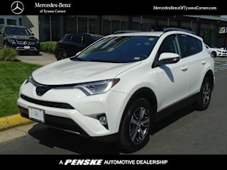 2018 Toyota RAV4 XLE 2T3RFREV1JW830742 2018 Toyota RAV4 XLE