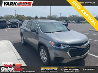 2019 Chevrolet Traverse LS 1GNERFKWXKJ176672 2019 Chevrolet Traverse LS