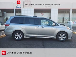 2018 Toyota Sienna LE 8-Passenger 5TDKZ3DC7JS930562 2018 Toyota Sienna LE 8-Passenger