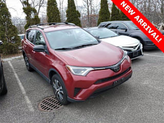 2018 Toyota RAV4 LE JTMBFREV0JD223388 2018 Toyota RAV4 LE