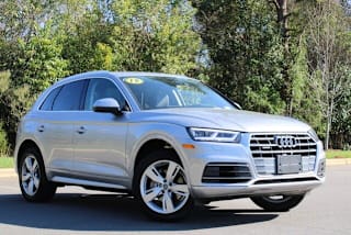 2019 Audi Q5 2.0T quattro Premium Plus WA1BNAFY0K2055384 2019 Audi Q5 2.0T quattro Premium Plus
