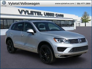 2017 Volkswagen Touareg V6 Wolfsburg WVGRF7BP1HD002185 2017 Volkswagen Touareg V6 Wolfsburg