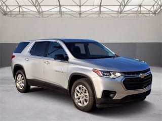 2019 Chevrolet Traverse LS 1GNERFKW1KJ133662 2019 Chevrolet Traverse LS