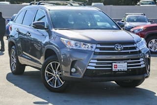 2018 Toyota Highlander XLE 5TDKZRFH4JS283758 2018 Toyota Highlander XLE