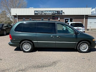 2000 Chrysler Town and Country LXi 1C4GT54L0YB665035 2000 Chrysler Town and Country LXi