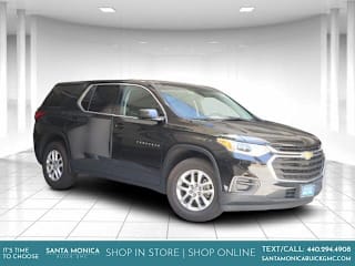 2019 Chevrolet Traverse LS 1GNERFKW0KJ114990 2019 Chevrolet Traverse LS