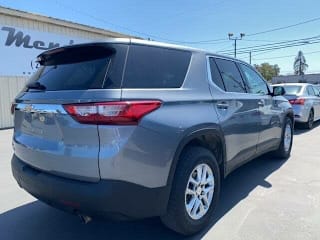 2018 Chevrolet Traverse LS 1GNERFKW7JJ260947 2018 Chevrolet Traverse LS