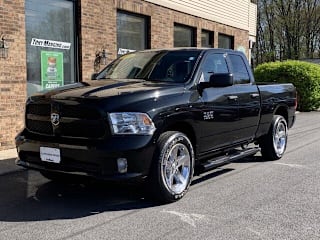 2018 Ram Pickup 1500 Express 1C6RR7FG4JS129060 2018 Ram Pickup 1500 Express