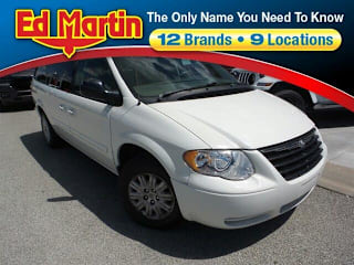 2005 Chrysler Town and Country LX 2C4GP44R45R385165 2005 Chrysler Town and Country LX