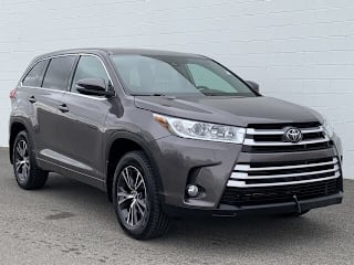2018 Toyota Highlander LE 5TDBZRFH0JS830668 2018 Toyota Highlander LE