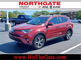 2018 Toyota RAV4 XLE 2T3RFREVXJW811851 2018 Toyota RAV4 XLE
