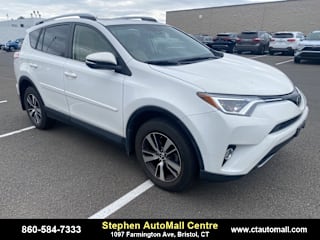 2017 Toyota RAV4 XLE JTMRFREV1HJ706267 2017 Toyota RAV4 XLE
