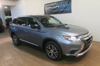 2018 Mitsubishi Outlander ES JA4AZ3A32JJ005520 2018 Mitsubishi Outlander ES