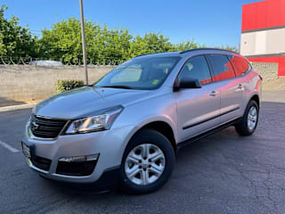 2017 Chevrolet Traverse LS 1GNKRFKD1HJ203042 2017 Chevrolet Traverse LS