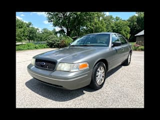 2004 Ford Crown Victoria LX 2FAFP74W04X147901 2004 Ford Crown Victoria LX