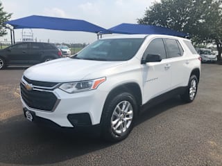 2019 Chevrolet Traverse LS 1GNERFKW0KJ221202 2019 Chevrolet Traverse LS