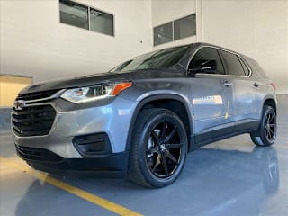 2019 Chevrolet Traverse LS 1GNERFKW6KJ266501 2019 Chevrolet Traverse LS