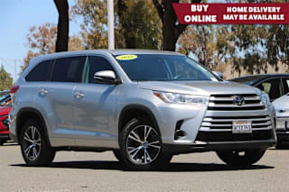 2018 Toyota Highlander LE 5TDZZRFH8JS255220 2018 Toyota Highlander LE