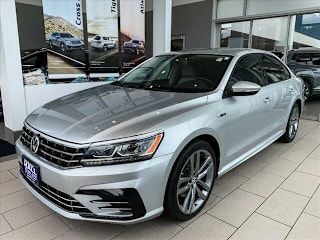 2018 Volkswagen Passat 1VWAA7A30JC010124 2018 Volkswagen Passat