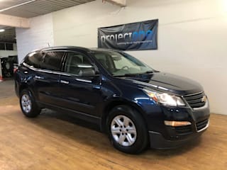 2017 Chevrolet Traverse LS 1GNKRFKD1HJ114331 2017 Chevrolet Traverse LS