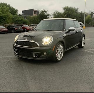 2011 MINI Cooper John Cooper Works WMWSV9C54BTZ96827 2011 MINI Cooper John Cooper Works