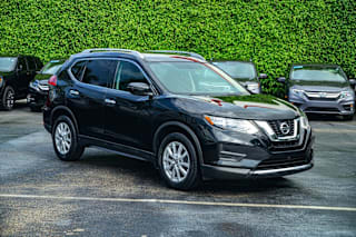 2017 Nissan Rogue 5N1AT2MTXHC823665 2017 Nissan Rogue