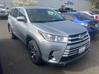 2019 Toyota Highlander LE 5TDBZRFH0KS733262 2019 Toyota Highlander LE
