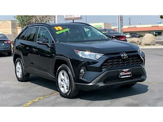 2019 Toyota RAV4 XLE 2T3P1RFV8KC055573 2019 Toyota RAV4 XLE