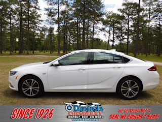 2018 Buick Regal Sportback Essence W04GP6SX8J1132808 2018 Buick Regal Sportback Essence