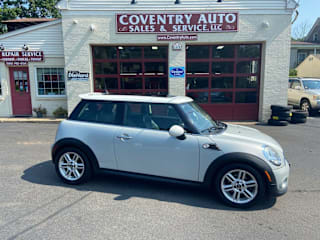 2011 MINI Cooper Base WMWSU3C57BT091174 2011 MINI Cooper Base