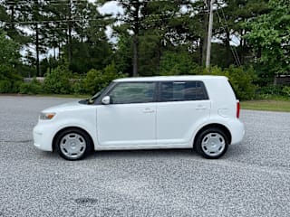 2010 Scion xB Base JTLZE4FE2A1107411 2010 Scion xB Base